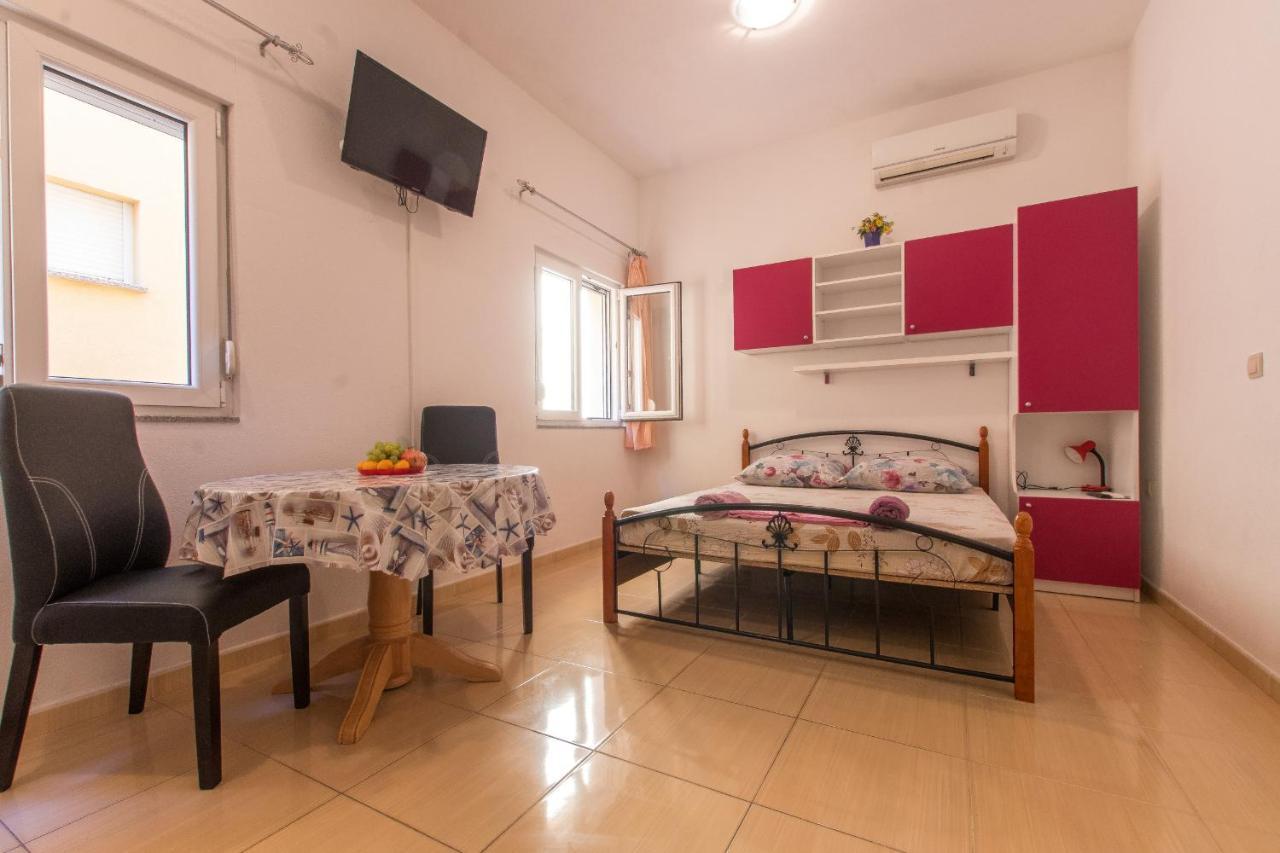 Studio Apartments Zloic In Krvavica Exterior foto