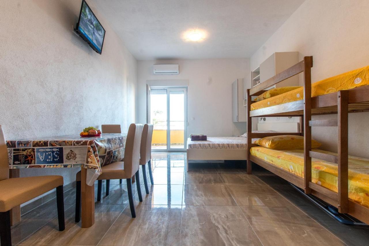 Studio Apartments Zloic In Krvavica Exterior foto